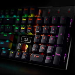 Redragon K556 teclado para juegos mecánicos con cable y luz posterior RGB LED, base de aluminio, 104 teclas estándar (no necesariamente en español).